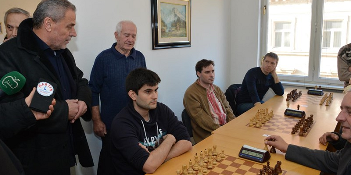 Bandić otvorio novogodišnje brzopotezni šahovski turnir u čast Miji Udovičiću