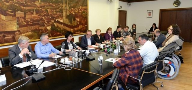 Zagrebački taksiji i tramvaji bit će prilagođeni za vožnju invalida te za pse vodiče