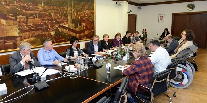 Zagrebački taksiji i tramvaji bit će prilagođeni za vožnju invalida te za pse vodiče