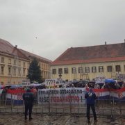 Zašto HRVATSKI MEDIJI SKRIVAJU da se zbio VELIKI PROSVJED u centru Zagreba?!