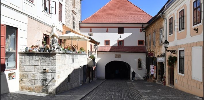 Završena obnova Kamenite ulice i Kamenitih vrata, Grad obrtnicima nadoknađuje manjak prometa