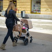 Započela ISPLATA novčane pomoći Grada Zagreba ZA BEBE, za treće dijete 54.000 kuna
