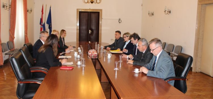 Državni tajnik Milas razgovarao s predstavnicima Hrvata u Srbiji o njihovom položaju u toj državi