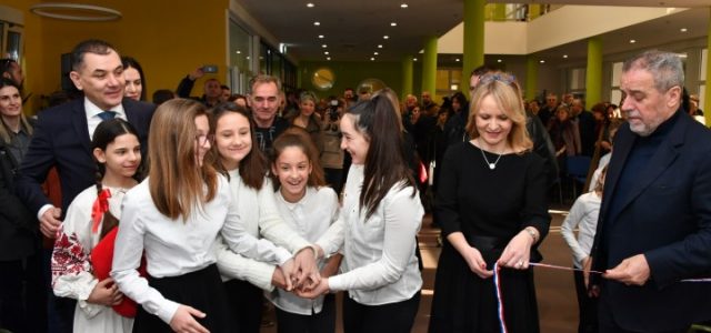 Otvorena nova osnovna škola u Hrvatskom Leskovcu; ima tri vanjska igrališta i sportsku dvoranu