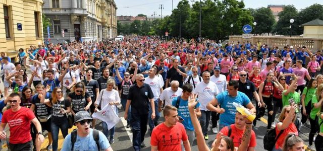 NORIJADA U ZAGREBU: Na Bundeku više tisuća mladih, jednom maturantu pozlilo već oko podne