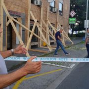 OPASNOST ZA PROLAZNIKE: Bandić obišao zgradu u Kranjčevićevoj kojoj je napuknula fasada