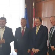 Milas s predsjednikom Hrvatsko-argentinske gospodarske komore i s klapom iz  Buenos Airesa