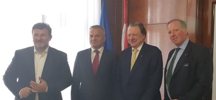 Milas s predsjednikom Hrvatsko-argentinske gospodarske komore i s klapom iz  Buenos Airesa