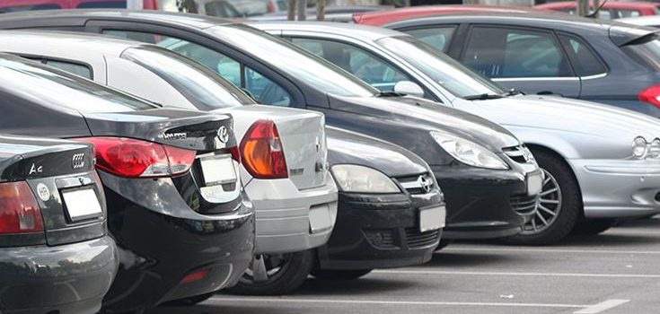 Grad Zagreb: Ne parkirajte na zelenim površinama već na parkingu; bude li štete, Grad će ju platiti