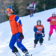 Krenulo skijanje na Sljemenu uz obavezne maske i ograničen broj ljudi; policija kontrolira poštivanje mjera