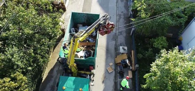 Čistoća odvozi glomazni otpad s javnih površina; iz Grada pozivaju ljude da prijave nepropisno odlaganje