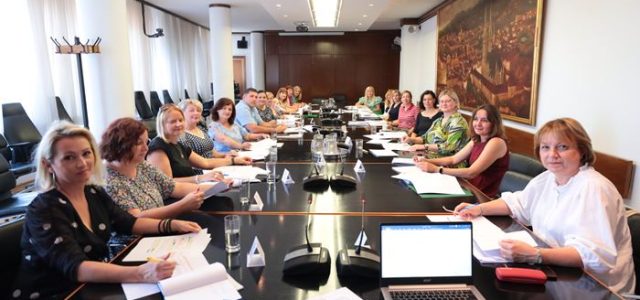 NOVI KOLEKTIVNI: Danijela Dolenec s predstavnicima sindikata predškolskog odgoja i obrazovanja