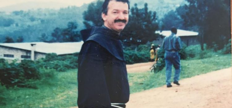 Na današnji dan prije 25 godina u Ruandi je ubijen fra Vjeko Ćurić, iznimno hrabri hrvatski misionar