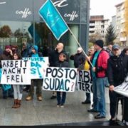 Stotine prosvjedovale pred veleposlanstvom zbog deložacije branitelja iz Zagreba