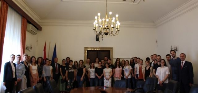 Potpisani ugovori o STIPENDIJAMA sa studentima HRVATIMA IZ ISELJENIŠTVA koji studiraju u Zagrebu