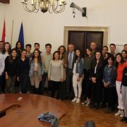POTICANJE POVRATKA: Dodijeljenje stipendije za učenje hrvatskoga za 57 potomaka hrvatskih iseljenika