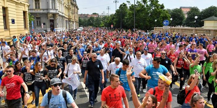 NORIJADA U ZAGREBU: Na Bundeku više tisuća mladih, jednom maturantu pozlilo već oko podne
