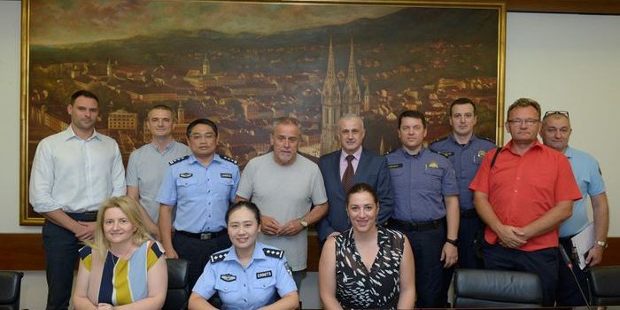 Kineski policajci rade u 1. policijskoj postaji u Zagrebu, posjetili su i gradonačelnika Bandića