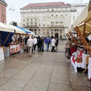 DANI SLAVONIJE U ZAGREBU: Udruga branitelja proizvođača nudi slavonske specijalitete i rukotvorine na Trgu