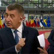 ISTINSKA DEMOKRACIJA Češki parlament srušio odluku vlade: UKIDA POLICIJSKI SAT i lockdown