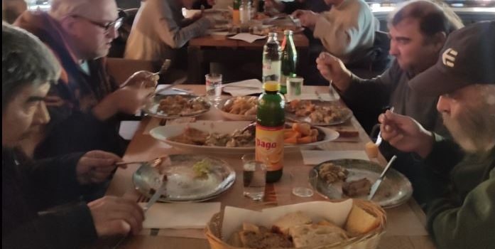 Ekskluzivni restoran na Trgu bana Jelačića novogodišnjim ručkom počastio 20 beskućnika